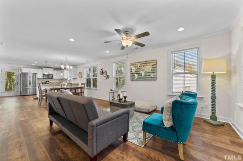 605 N Johnson St, Benson, NC 27504 photo 4