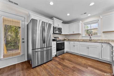 605 N Johnson St, Benson, NC 27504 photo 12