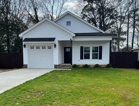 704 E Divine St, Dunn, NC 28334 photo 1