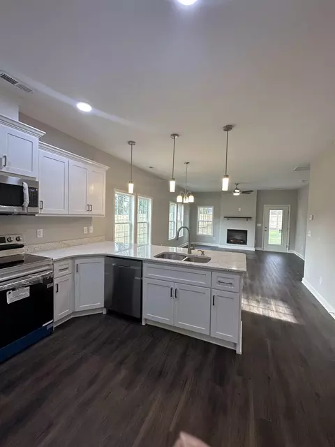 704 E Divine St, Dunn, NC 28334 photo 10