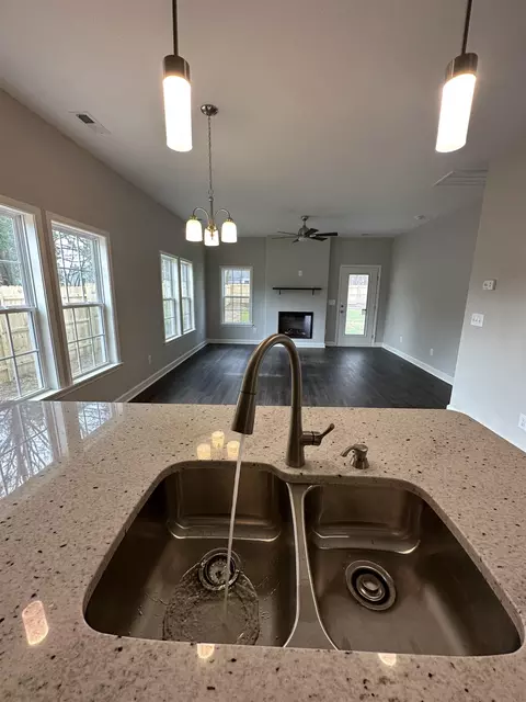 704 E Divine St, Dunn, NC 28334 photo 5