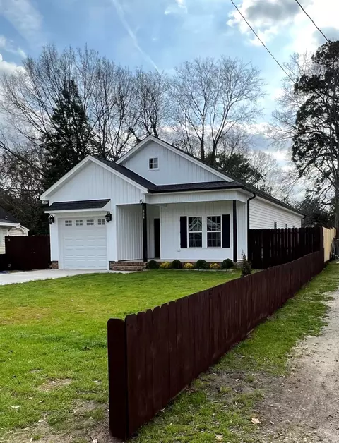 704 E Divine St, Dunn, NC 28334 photo 2