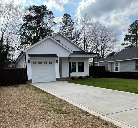 704 E Divine St, Dunn, NC 28334 photo 3
