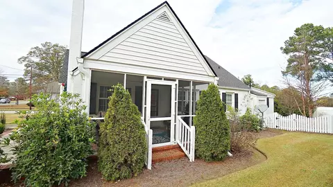 406 W Main St, Benson, NC 27504 photo 6