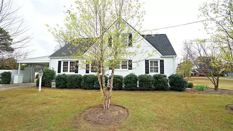 406 W Main St, Benson, NC 27504 photo 3