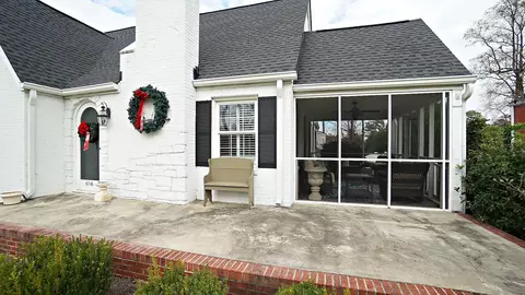406 W Main St, Benson, NC 27504 photo 5