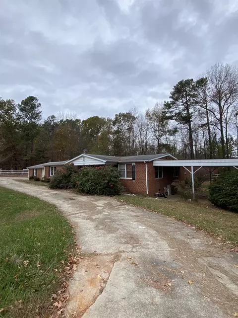 2990 Stagecoach Rd, Henderson, NC 27537