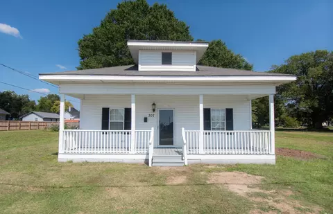 307 E Harnett St, Dunn, NC 28334 photo 1
