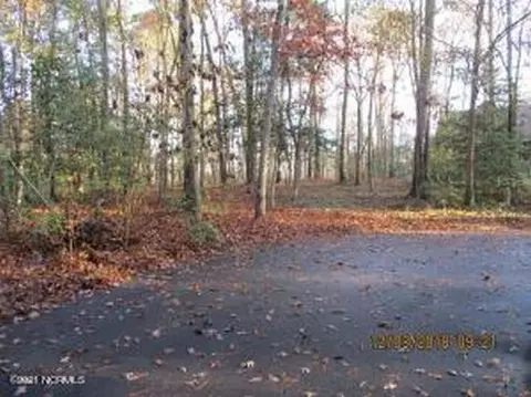 4 Rhodes Pl, Clinton, NC 28328