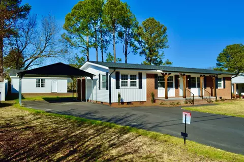 1005 N Johnson Dr, Benson, NC 27504 photo 2