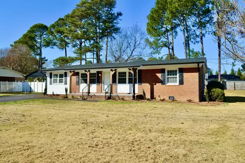 1005 N Johnson Dr, Benson, NC 27504 photo 3