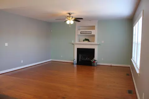 112 Peacemaker Ln, Smithfield, NC 27577 photo 5
