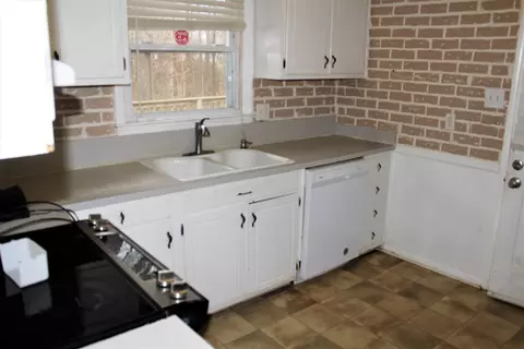 2922 Darrow Rd, Durham, NC 27704 photo 2