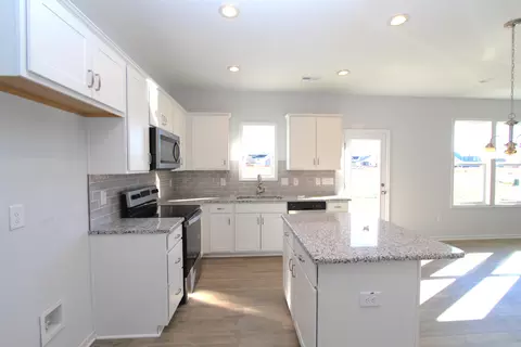 336 Sturgeon St, Smithfield, NC 27577 photo 2