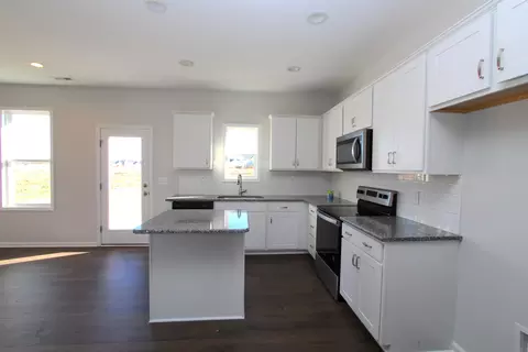 340 Sturgeon St, Smithfield, NC 27577 photo 3