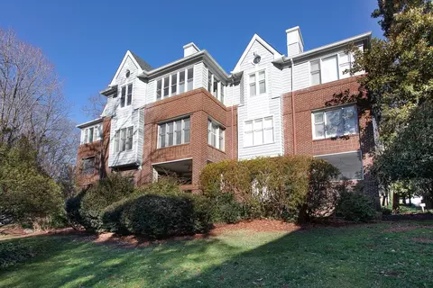 761 Bishops Park Dr #202, Raleigh, NC 27605