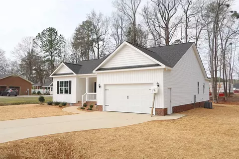 121 Crescent St, Pine Level, NC 27568 photo 4