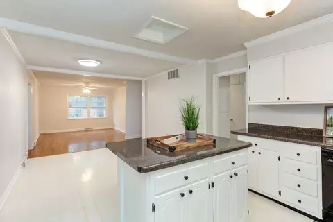624 E Millbrook Rd, Raleigh, NC 27609 photo 8