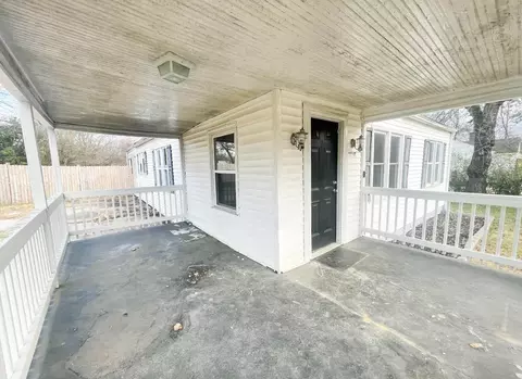 1240 Pointer St, Roxboro, NC 27573 photo 4