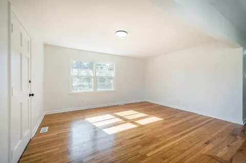 8 Holmes Cir, Durham, NC 27713 photo 4