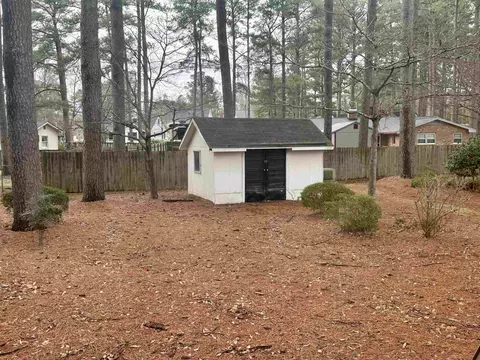 305 Dixie Dr, Selma, NC 27576 photo 4