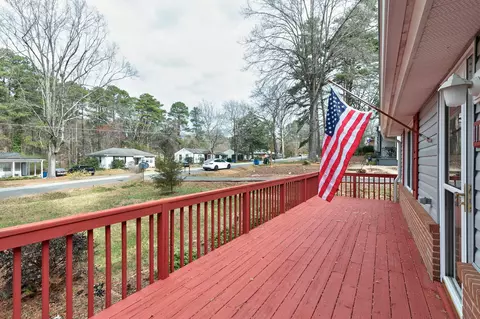 1114 E Oak Dr, Durham, NC 27712 photo 2