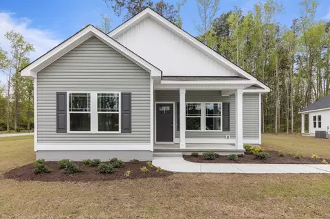 326 Camp Creek Dr, Oriental, NC 28571