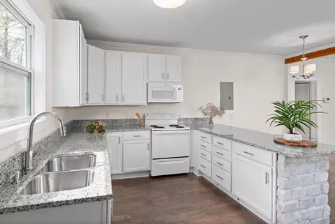 408 Cecil St, Durham, NC 27707 photo 9