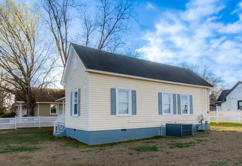 511 W E St, Erwin, NC 28339 photo 4