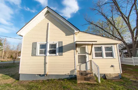 511 W E St, Erwin, NC 28339 photo 3