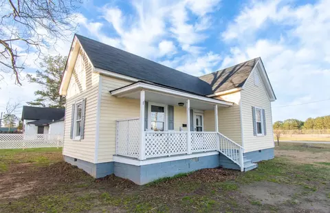 511 W E St, Erwin, NC 28339 photo 2