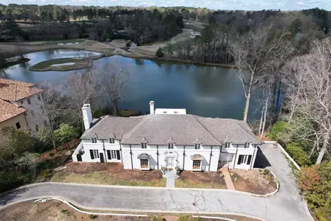 2805 Lakeview Dr, Raleigh, NC 27609