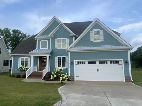 6445 Camellia Creek Dr, Raleigh, NC 27603