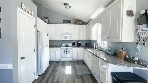 105 Phyllis Dr, Benson, NC 27504 photo 10