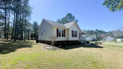 105 Phyllis Dr, Benson, NC 27504 photo 4