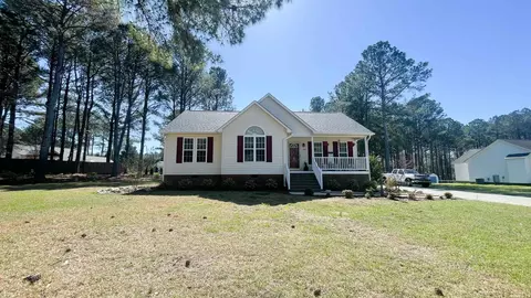 105 Phyllis Dr, Benson, NC 27504 photo 2