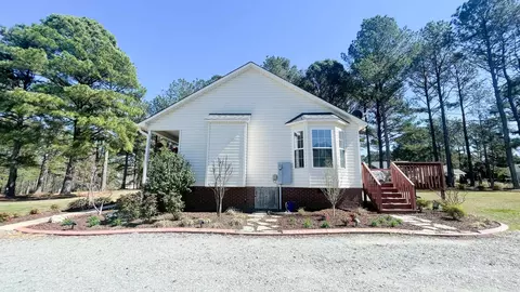 105 Phyllis Dr, Benson, NC 27504 photo 5