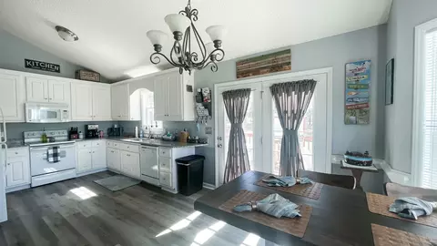 105 Phyllis Dr, Benson, NC 27504 photo 9