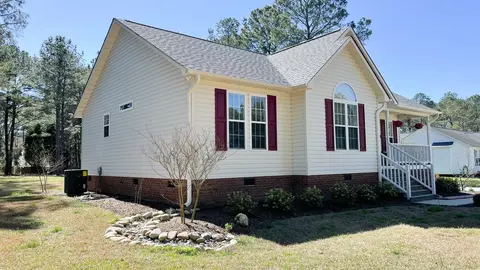 105 Phyllis Dr, Benson, NC 27504 photo 3