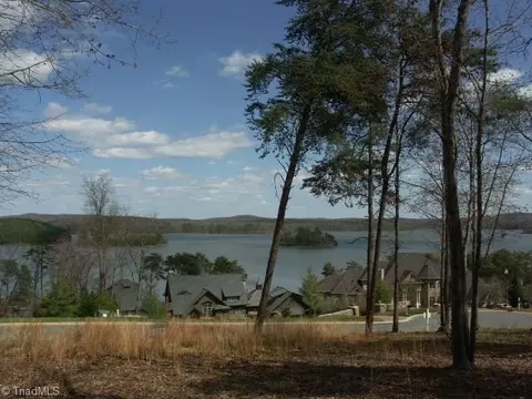 132 Printers Ln, New London, NC 28127