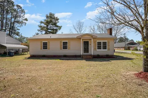 104 E Caroline Ave, Smithfield, NC 27577 photo 3