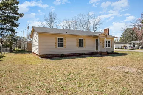 104 E Caroline Ave, Smithfield, NC 27577 photo 4