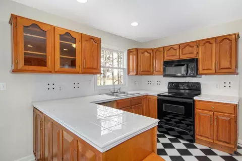 108 Walnut Dr, Benson, NC 27504 photo 4