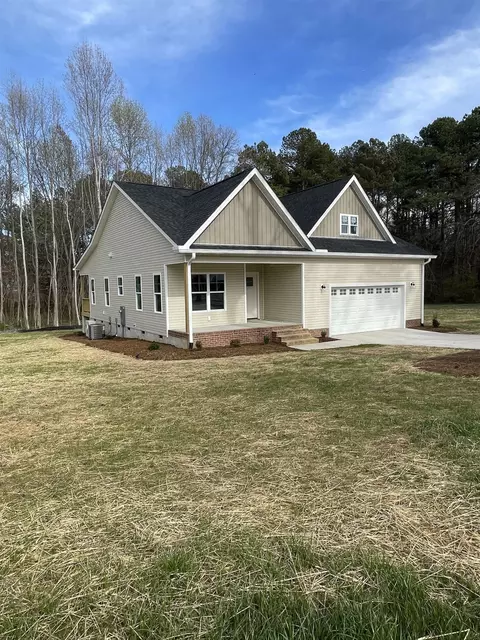147 N Church St, Goldston, NC 27252