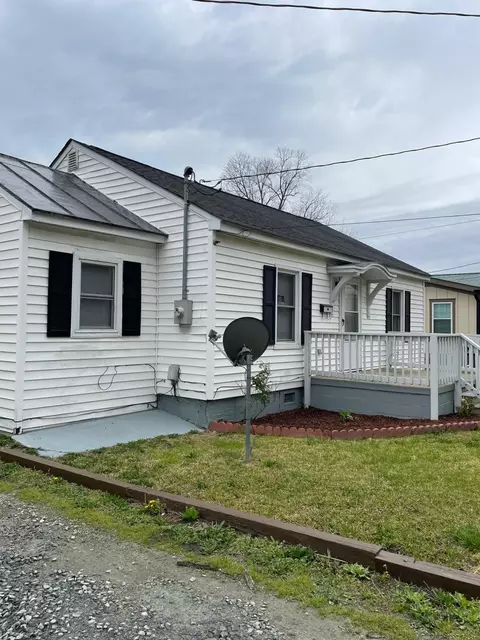 314 E Dundee St, Smithfield, NC 27577 photo 2