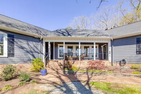 101 Get A Way Ln, Bahama, NC 27503