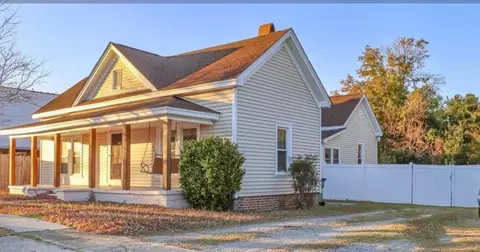 147 E Main St, Coats, NC 27521 photo 2