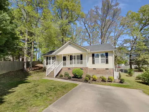 1230 Banjo Dr, Zebulon, NC 27597