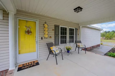 611 Tarheel Rd, Benson, NC 27504 photo 2