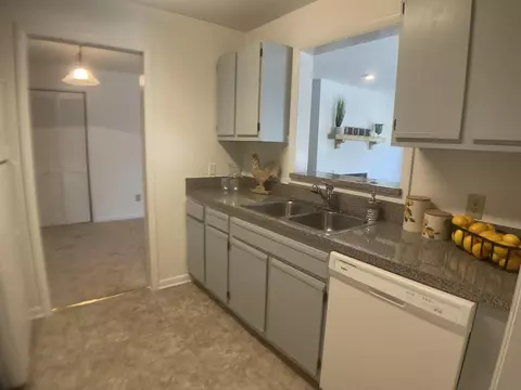 5812 Pointer Dr #202, Raleigh, NC 27609 photo 4